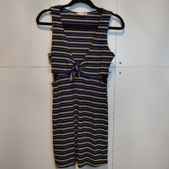 Sleeveless Striped cutout Bodycon - Picture 7 of 10